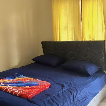 Din'S House Hotel Легиан Екстериор снимка